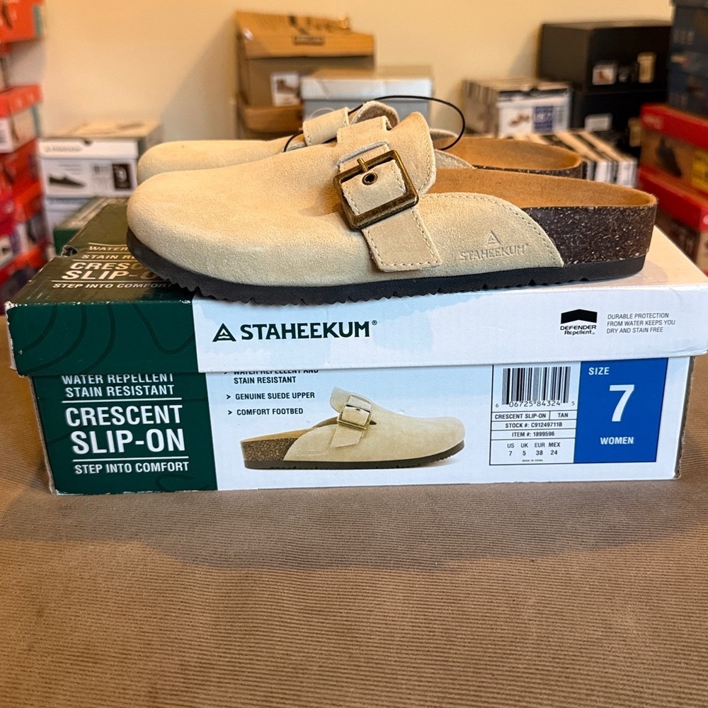 NIB Staheekum Crescent Buckle Clog - Picture 3 of 6